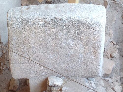 ©K.G. Akoglu. Stone pillar with rounding at the corners, discoloration, biological deposition and pitting